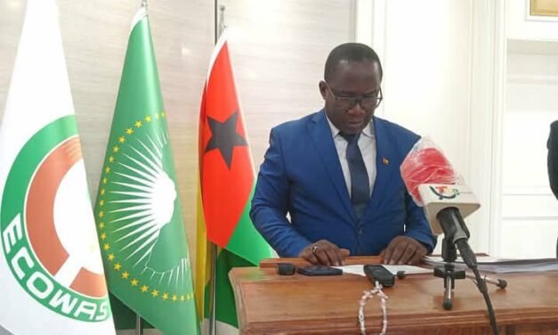 Primeiro-ministro   apela aos membros do Executivo o reforço da assessoria de imprensa para garantir veracidade das informações