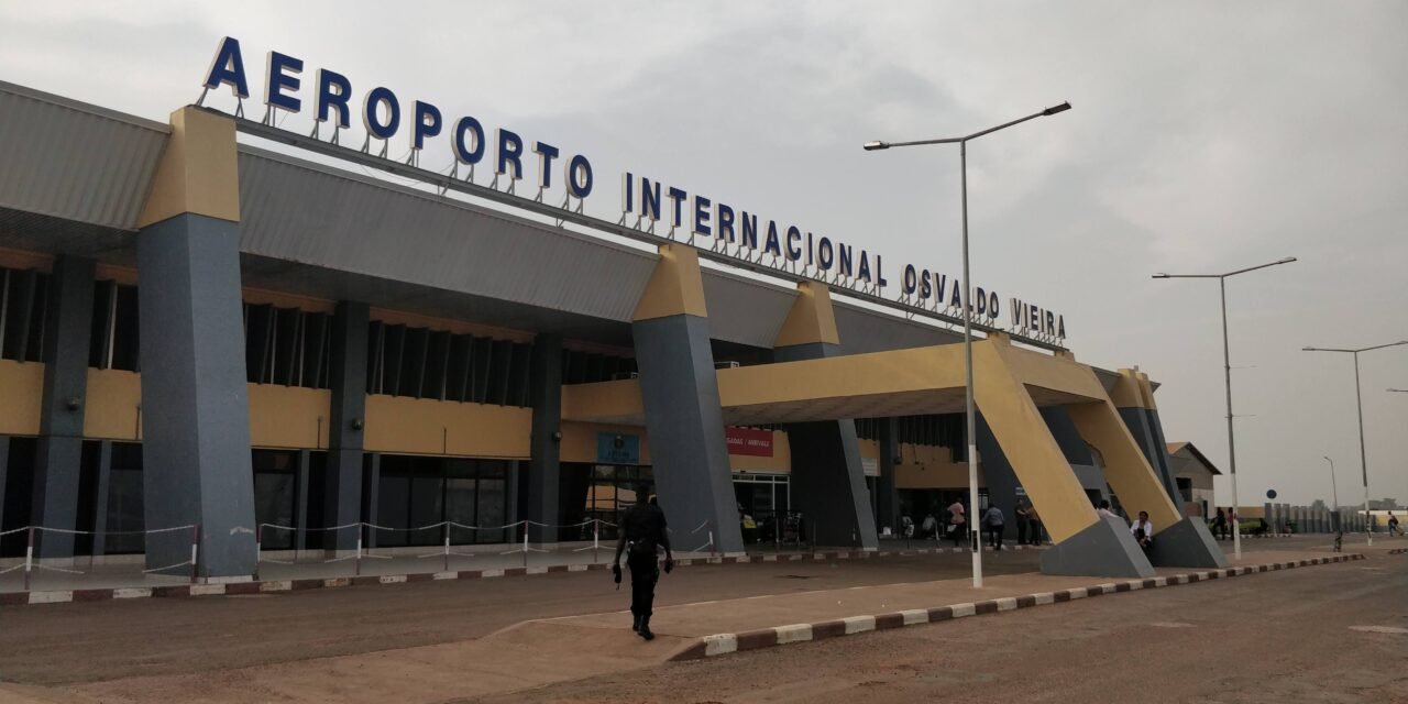 Governo transfere gestão do Aeroporto Osvaldo Vieira para empresa OVIA