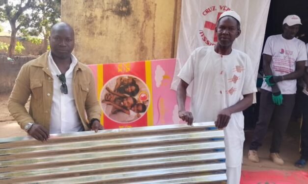 Regiões/Cruz vermelha de Bissorã doa materiais e géneros alimentícios à famílias,  vítimas de incêndios ocorridos em 2024 e 2025