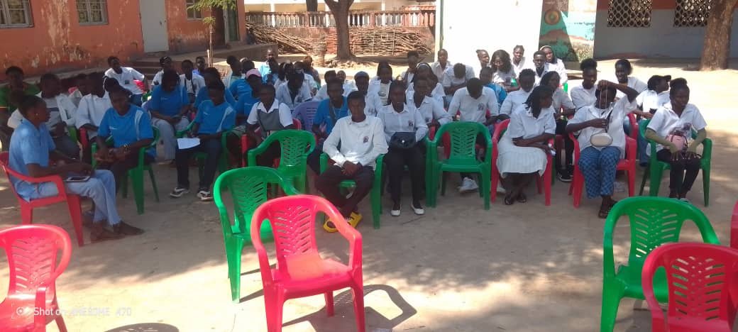 Regiões/Estudantes de 12º do Liceu “Professor Antero Sampaio” de Canchungo promovem palestra sobre  “Dia dos Heróis Nacionais”