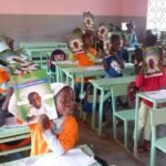 Regiões/ Complexo Escolar Ebenezer em Canchungo beneficia de livros de matemática e português