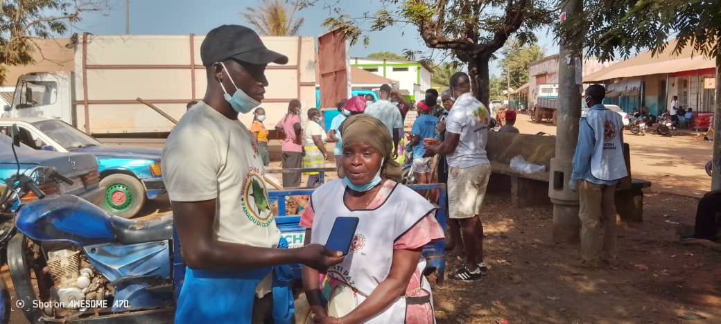 Regiões/Grupo Kumpuduris de Paz realiza campanha de limpeza na cidade de Canchungo