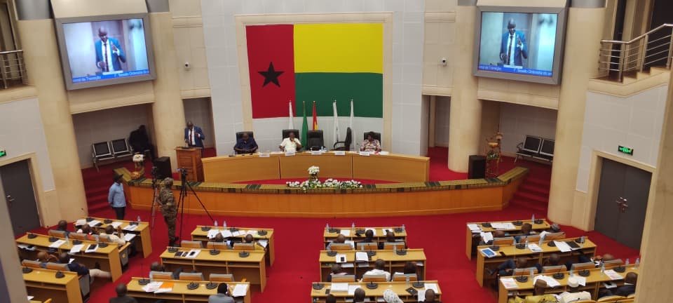 Conselho Nacional de Transição aprova agenda de revisão constitucional e Lei Eleitoral