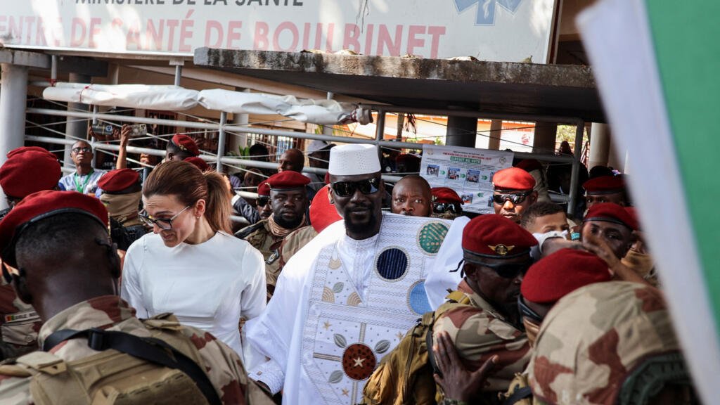 Guiné Conacri/Mamady Doumbouya eleito em escrutínio sem suspense