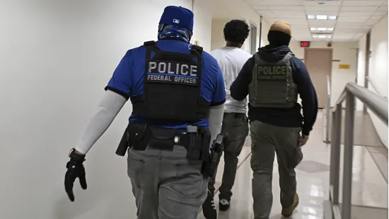 Imigração/EUA recrutam 12 mil agentes de imigração para aumentar “detenções e deportações”