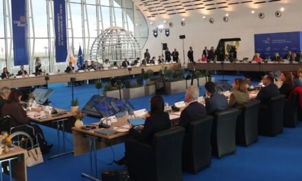 Portugal/ Políticos europeus pedem declaração de independência da UE