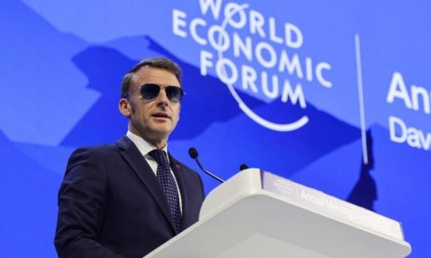 Suíça/Em Davos, o Presidente francês apela a “recusar a lei do mais forte”