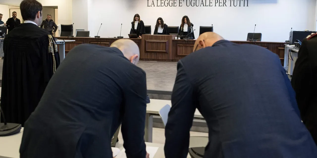 Itália/Dezenas de membros das três maiores máfias de Itália condenados