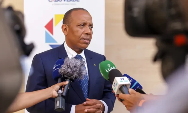 São Tomé e Príncipe/Patrice Trovoada diz-se “disponível” para voltar ao Governo após decisão do Tribunal Constitucional