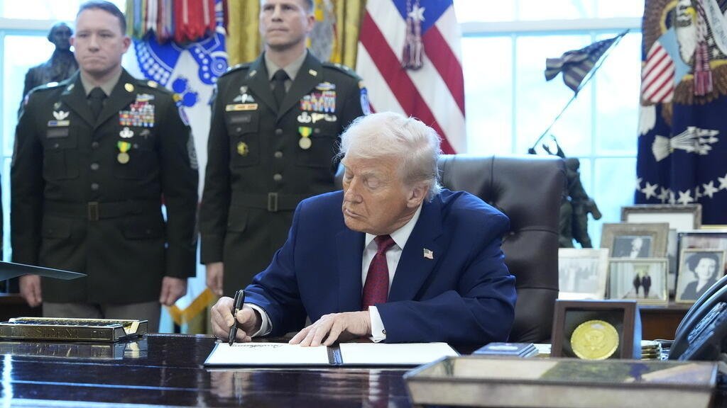 EUA/Donald Trump retira Estados Unidos de 66 acordos e organizações internacionais