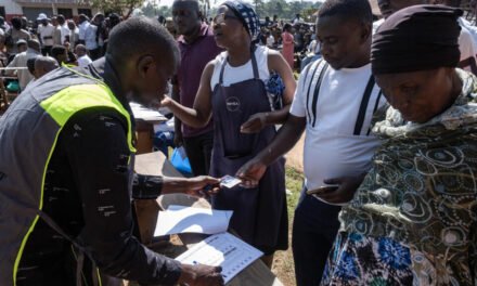 Uganda/ Presidente cessante lidera contagem e opositor está em prisão domiciliária