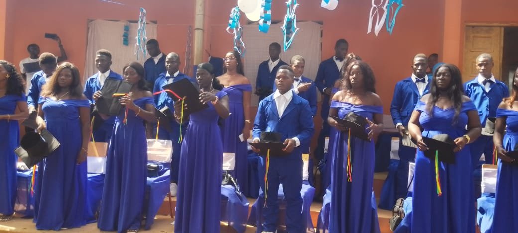 Regiões/Finalistas de Unidade Escolar do Sector de Nhacra recebem seus diplomas de 12º ano de escolaridade