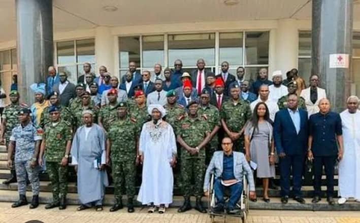 Conselho Nacional de Transição aprova nova Constituição que reforça poderes do Presidente da República