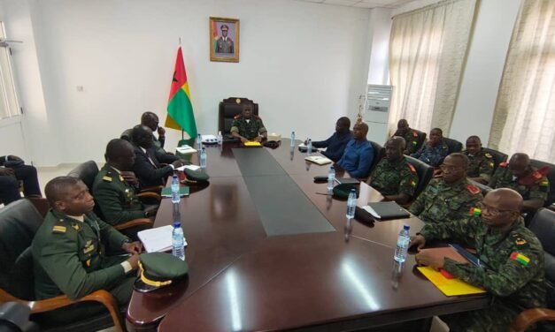 Autoridades de Transição reúnem-se em Bissau com enviado especial do Presidente senegalês