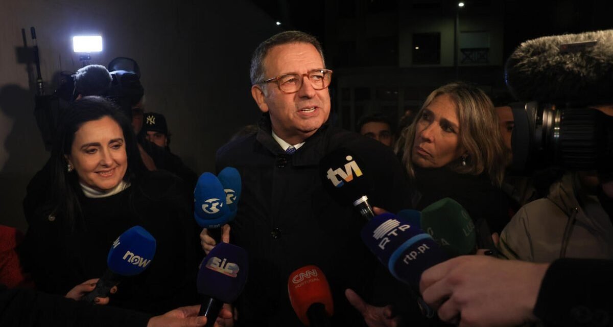 Portugal/ António José Seguro lidera e garante segunda volta com André Ventura