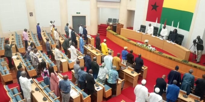 CNT aprova Revisão da Lei-Quadro dos Partidos Políticos com destaque para extinção das formações políticas que não elejam deputados