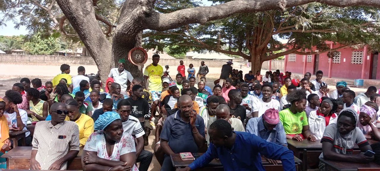 Regiões/Associação de alunos do Liceu Regional de Bissorã preocupada com falta de aulas de informática não obstante haver condições materiais para o efeito