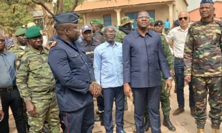 Regiões / Incêndio de Bafatá: PM leva apoio material e solidariedade às vitimas