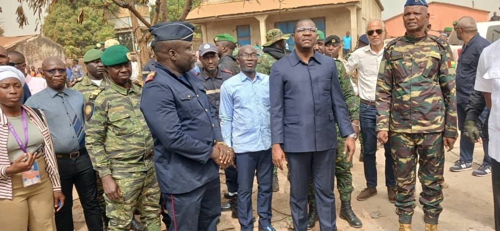 Regiões / Incêndio de Bafatá: PM leva apoio material e solidariedade às vitimas