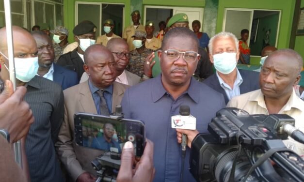 Primeiro-ministro promete tomar medidas para acabar com  comercialização de combustível em contentores improvisados  