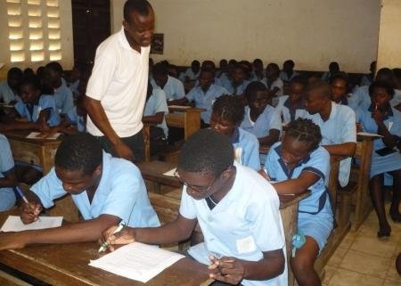 Mestre em Ciências da Educação diz  que a fixação da nota 10 pelo Governo como valor mínimo para transitar de classe pode enfraquecer sistema educativo guineense