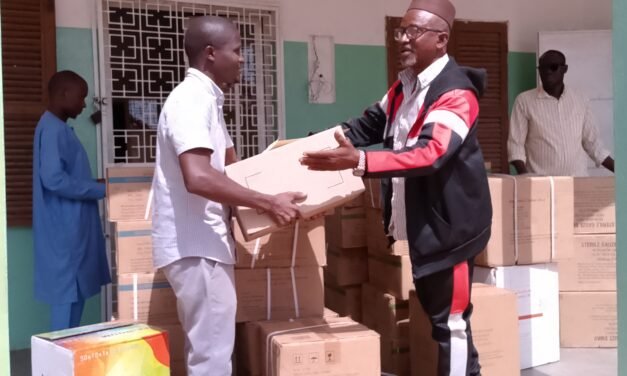 Farmácia Sónia doa 35 caixas de diferentes medicamentos ao Hospital de Bafatá  para tratamento de doentes vitimas de queimaduras