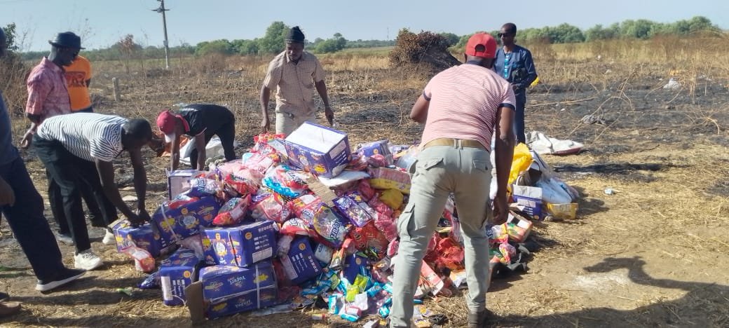 Regiões/Delegacia Regional de Comércio de Oio incinera produtos fora do prazo de validade