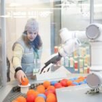 Itália/Tecnologia chinesa dá um toque inovador à troca de pins olímpicos na Vila Olímpica de Milão