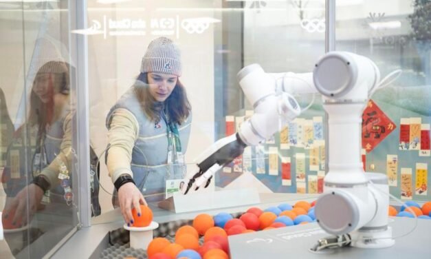 Itália/Tecnologia chinesa dá um toque inovador à troca de pins olímpicos na Vila Olímpica de Milão