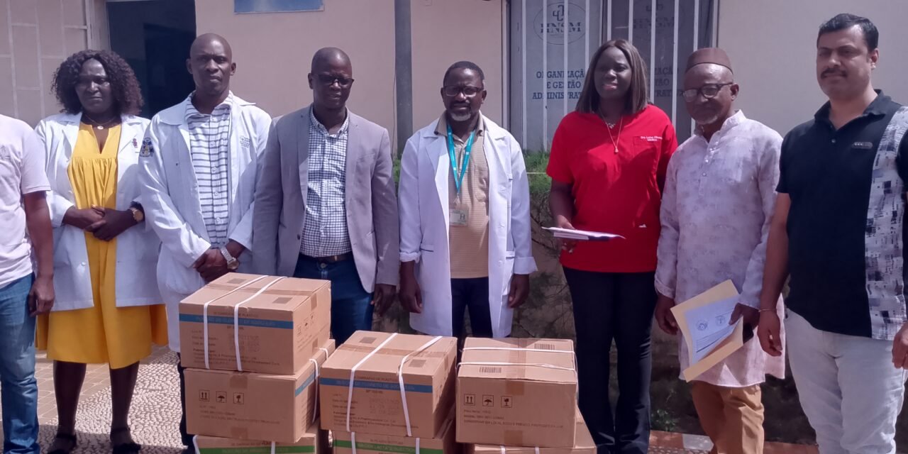 Farmácia Sónia doa lotes de medicamentos para vítimas de incêndio de Bafatá internadas no HNSM