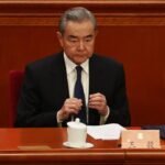 República Popular da China/Chefe da diplomacia  diz que guerra “nunca devia ter eclodido” e pede cessar-fogo