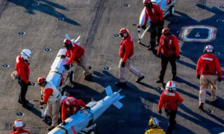 Médio Oriente/EUA ampliam ação militar contra o Irã e Congresso cobra explicações sobre estratégia de guerra