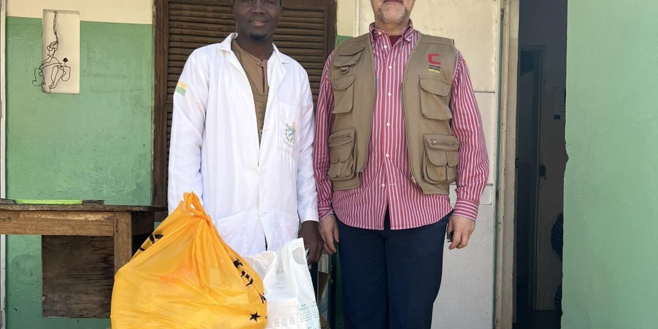 Embaixador de Portugal procede entrega de  material de apoio médico ao Hospital Regional de Bafatá