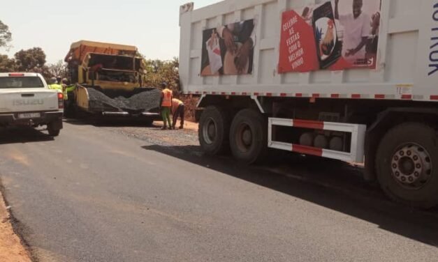 Regiões/Secretário Regional de Biombo louva iniciativa do Governo de  alcatroar estrada Quinhamel/Piquil