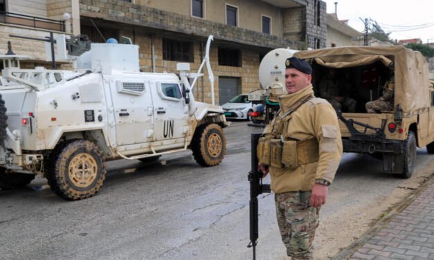 França/ Solicitada reunião no Conselho de Segurança da ONU após morte de três capacetes azuis no Líbano