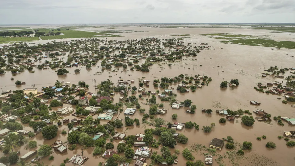 Moçambique/ Mortes pela inundação sobem para 270