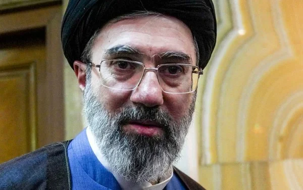 Irão/Mojtaba Khamenei garante que o Estreito de Ormuz vai ficar fechado