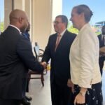 Ministro dos Negócios Estrangeiros manifesta ao  enviado Especial do Presidente dos Estados Unidos de América Chistian Ehrhardt interesse  de fortalecimento de cooperação  bilateral