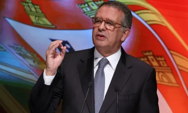 Portugal/António Seguro assume a presidência  em meio ao polémico uso de base militar pelos EUA