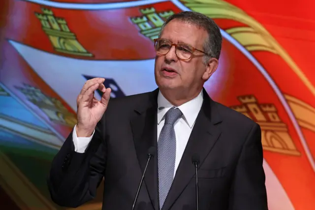 Portugal/António Seguro assume a presidência  em meio ao polémico uso de base militar pelos EUA