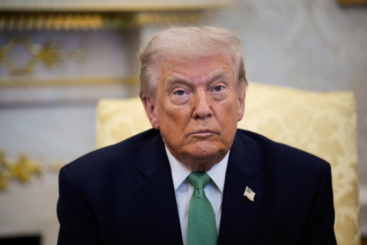 EUA/Trump prolonga até seis de abril ultimato para que o Irão reabra estreito de Ormuz