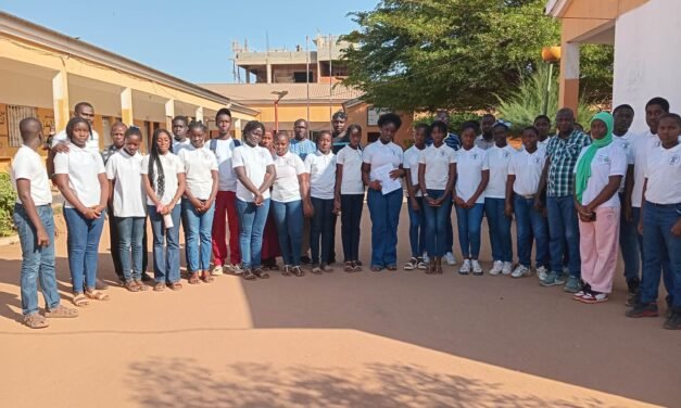 Alunos manifestam solidariedade para com o Centro Escolar “ATTADAMUN” após acidente trágico