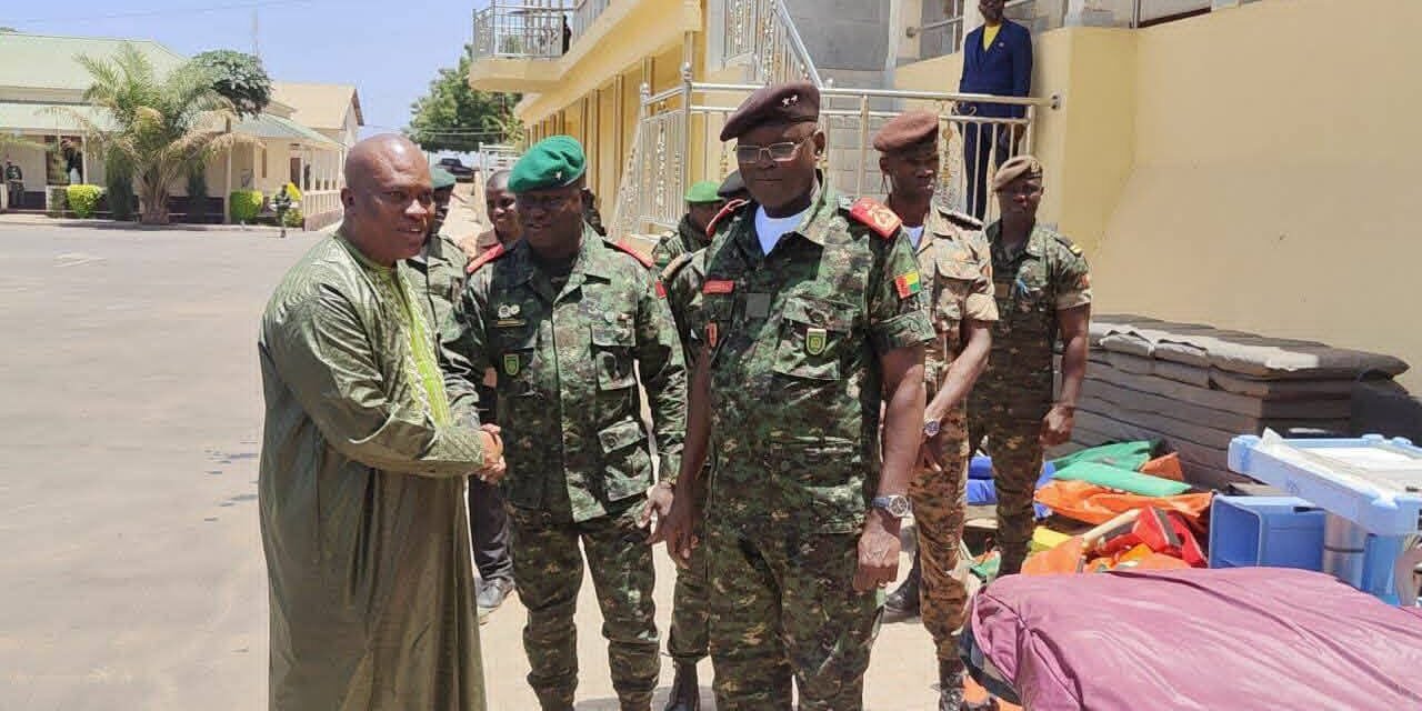 ONG “Caminho para o Desenvolvimento “, doa materiais ao Hospital Militar Principal