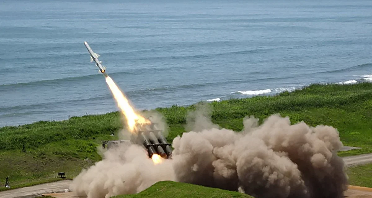 Japão/Governo decide liberar exportações de armas