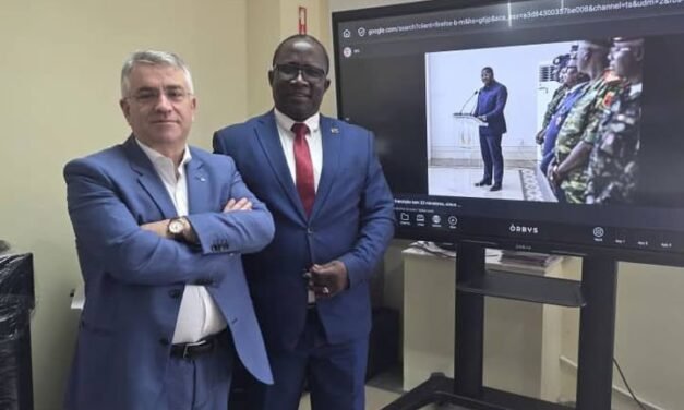 Comunicação Social/Ministro Abduramane Turé de visita  à Portugal à convite da empresa gráfica Copivarela