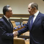 Irão/ Chefes da diplomacia chinesa e russa pedem “cessar-fogo imediato” no Médio Oriente