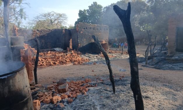 Regiões/ Administradora  de Caravela pede apoios para vítimas de  incêndio que destruiu 23 casas naquela localidade