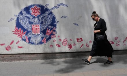 Médio Oriente/Iranianas desafiam o regime e circulam sem véu nas ruas após cessar-fogo