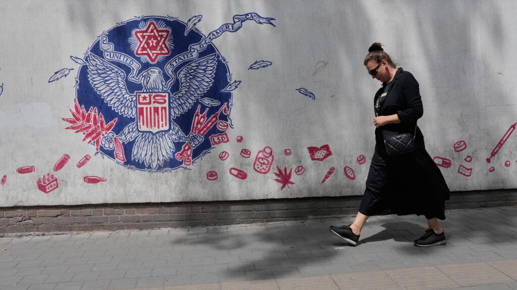 Médio Oriente/Iranianas desafiam o regime e circulam sem véu nas ruas após cessar-fogo