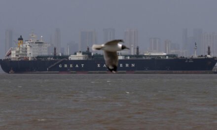 Médio Oriente/Irã anuncia rotas alternativas no Estreito de Ormuz e avalia criar ‘pedágio’ com aval de Trump